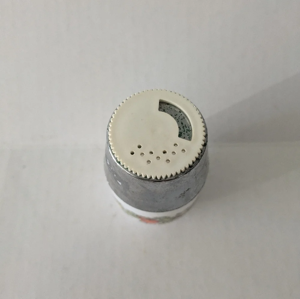 Gemco / Corningware  Vintage 1970’s Milk Glass Spice of Life Shaker